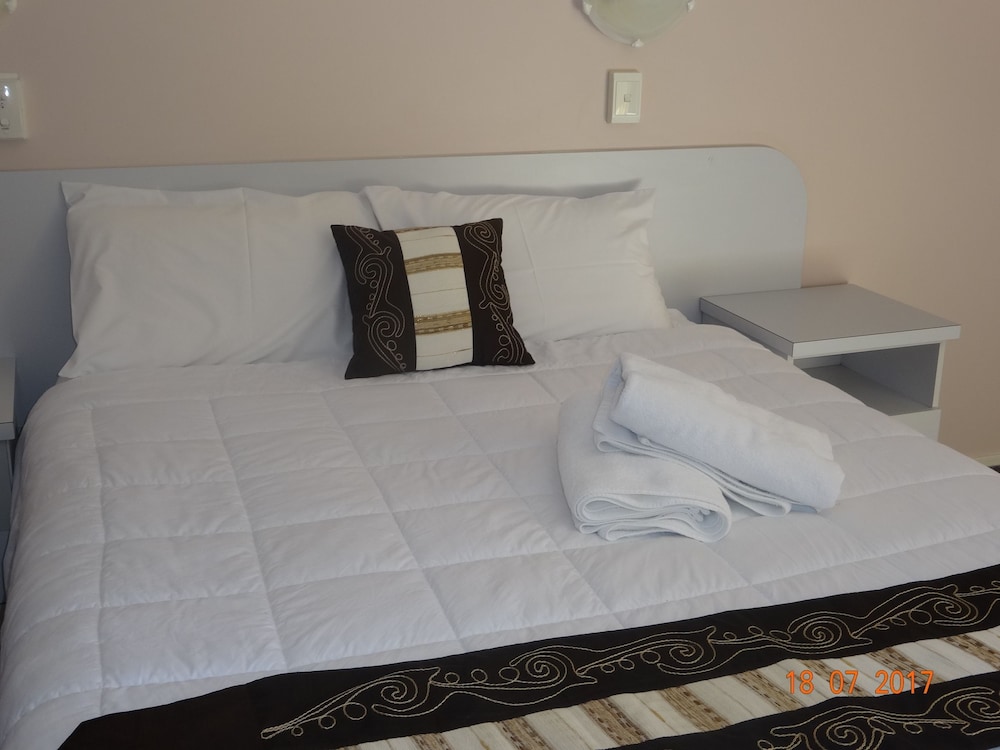 FORSTER PALMS MOTEL 35/50