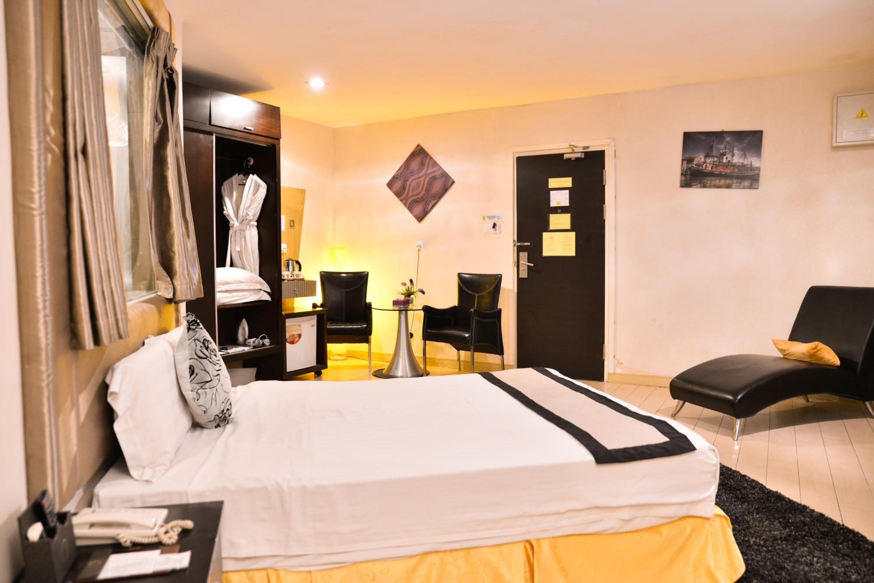 Executive, Queen Bed, No Window، Shervinton Executive Boutique Hotel 7/8