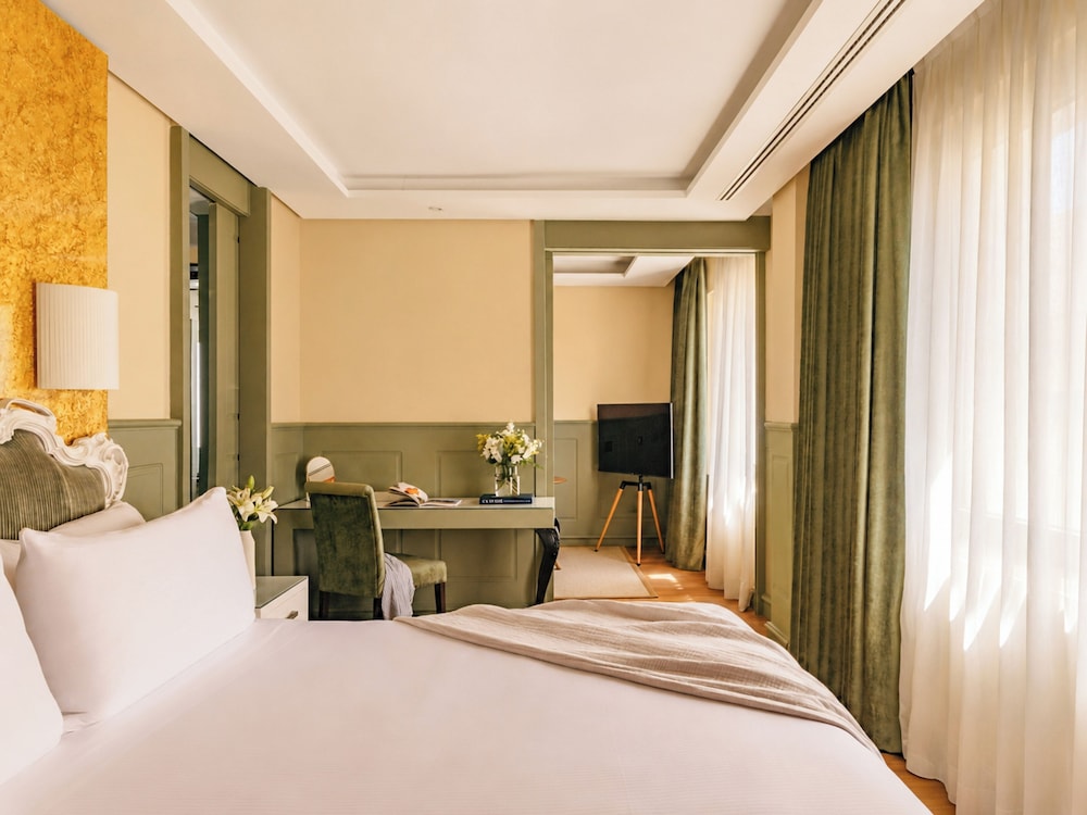 Red Level, Junior Suite, King Bed