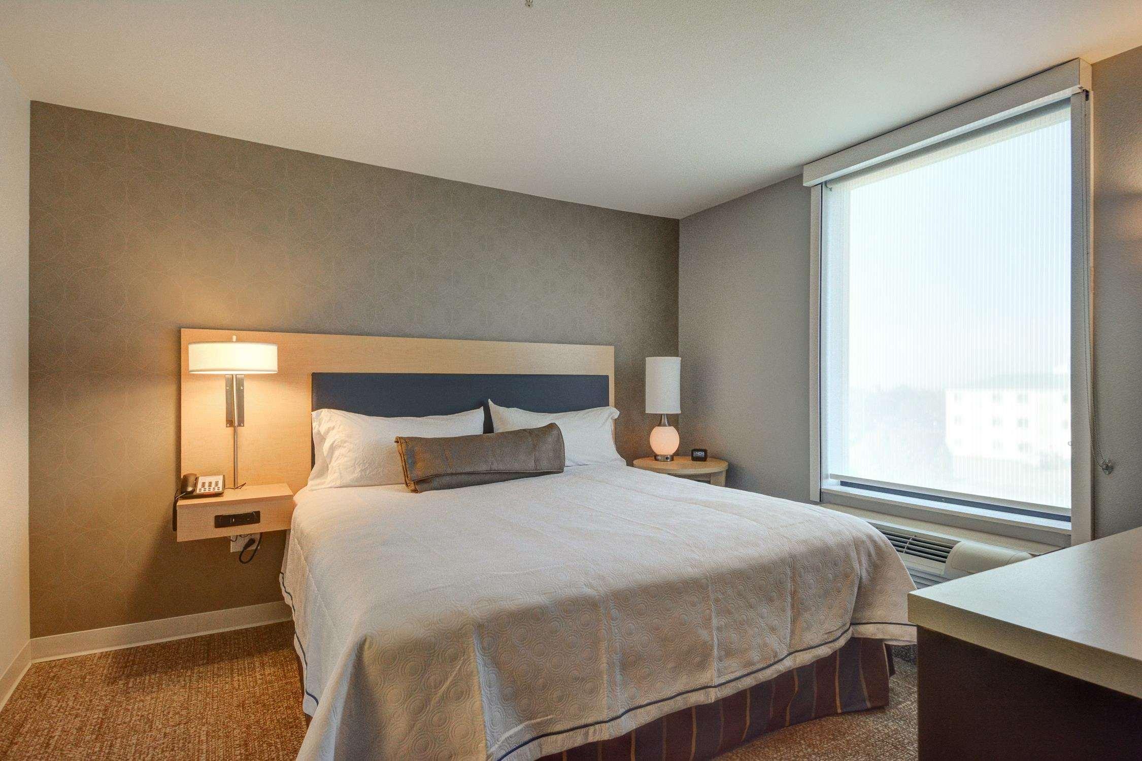1 BEDROOM, SUITE, KING BED