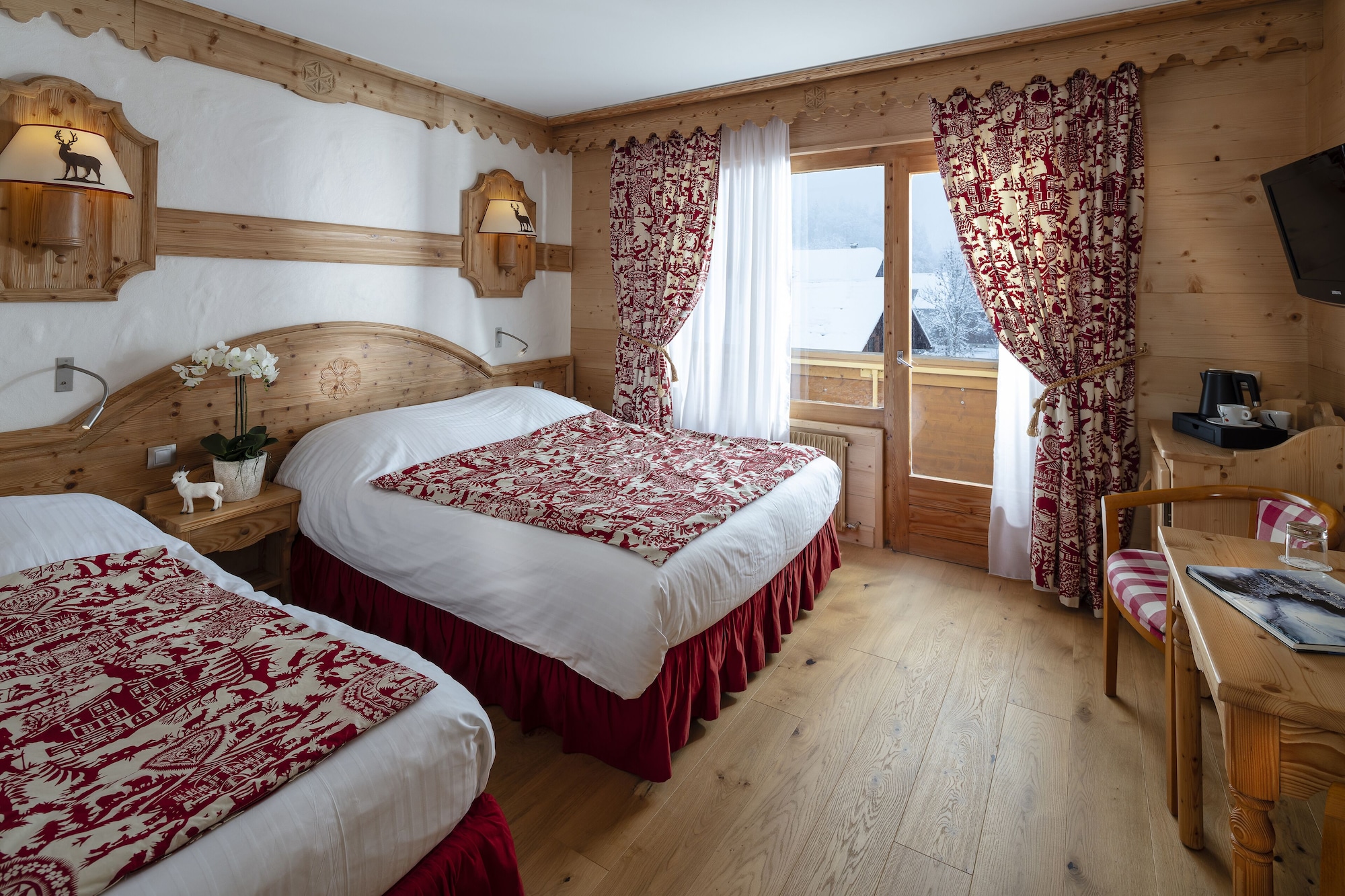 ROOM, TRIPLE, BATHTUB
