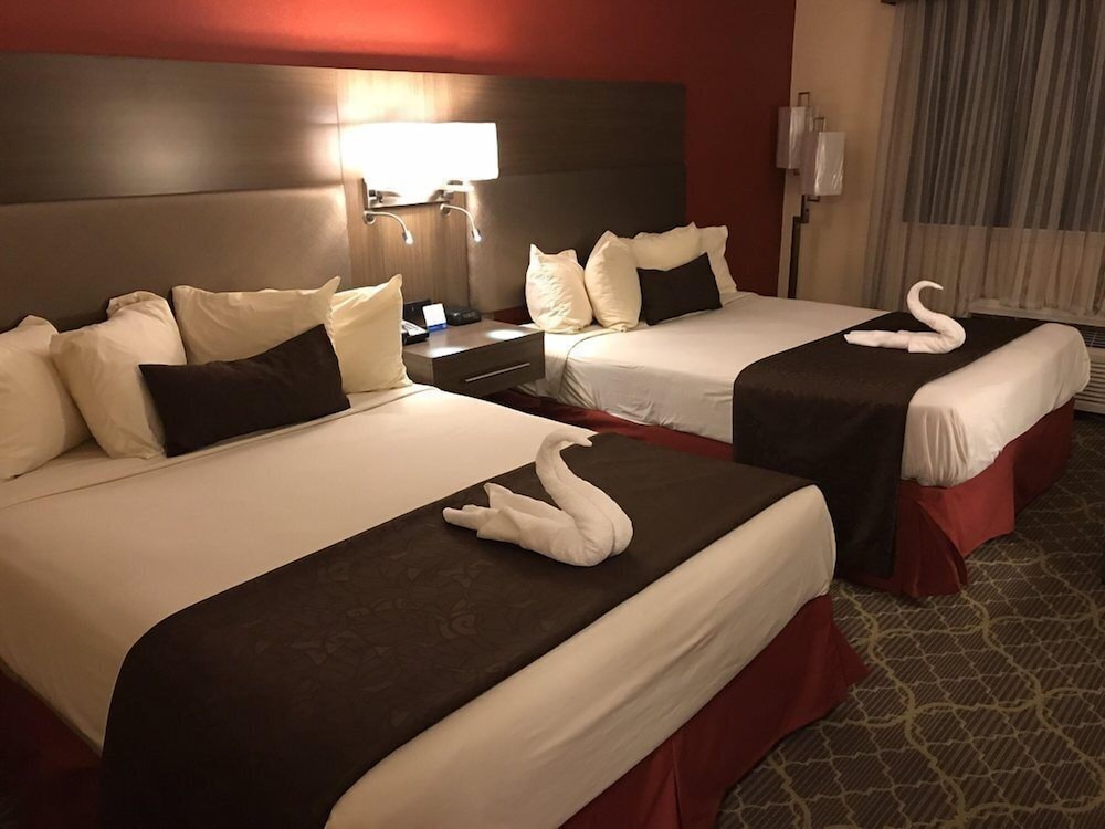 Best Western West Hills Inn Chadron 11/33