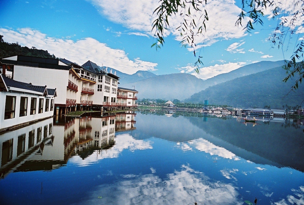 Lakeside Resort Hotel 43/50