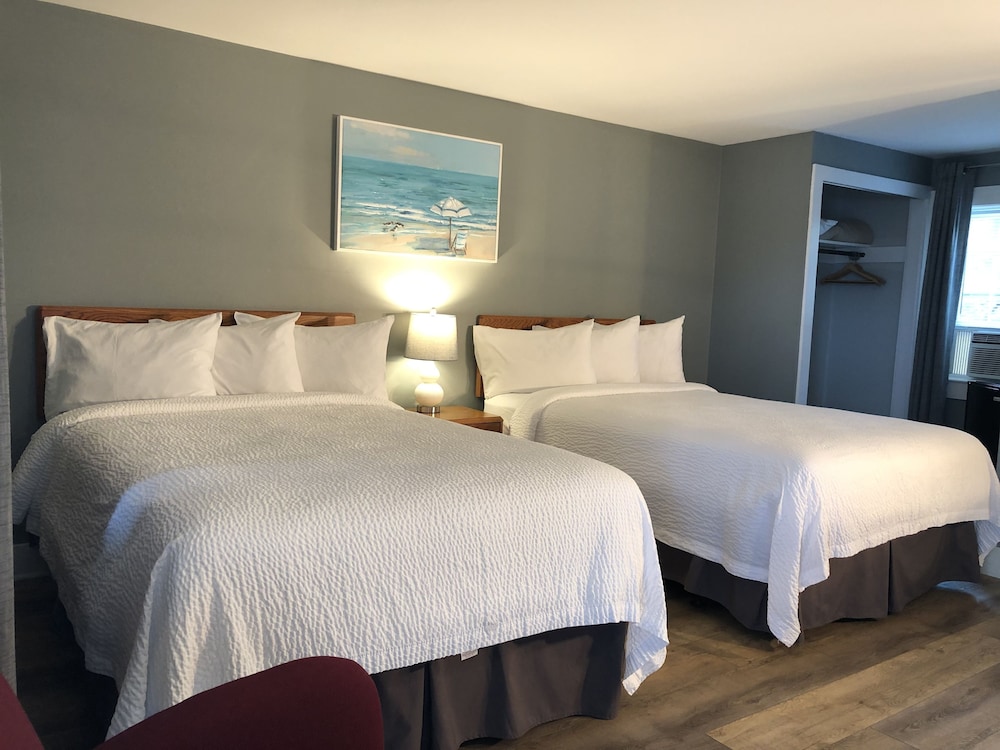 Hyannis Inn 18/50