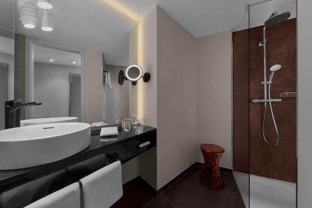 Hotel Wasserturm Cologne Curio Collection By Hilton 14/57