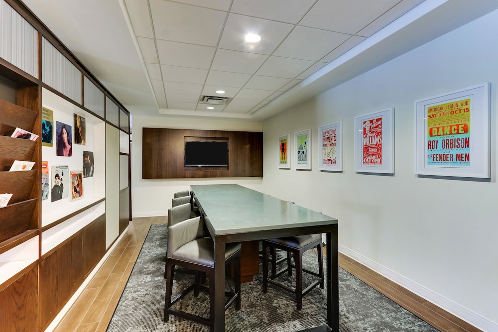 HOLIDAY INN FRANKLIN - COOL SPRINGS 51/64