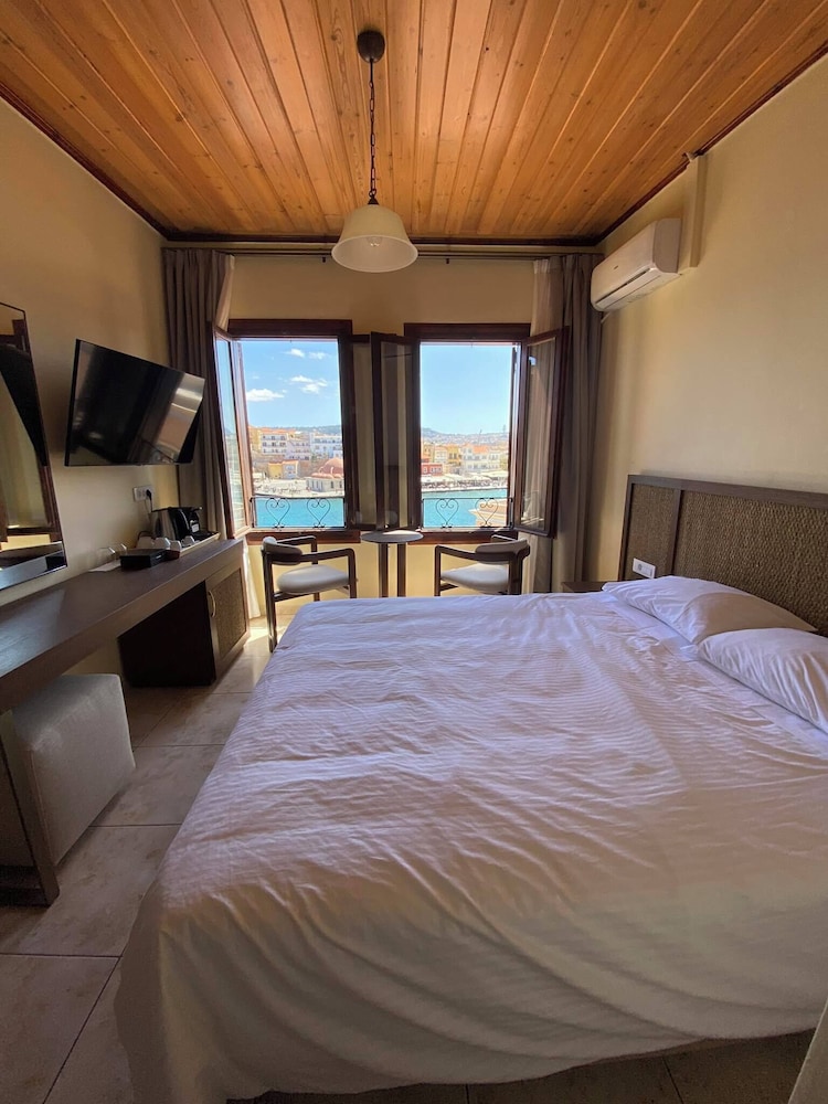 Helena Hotel 16/50