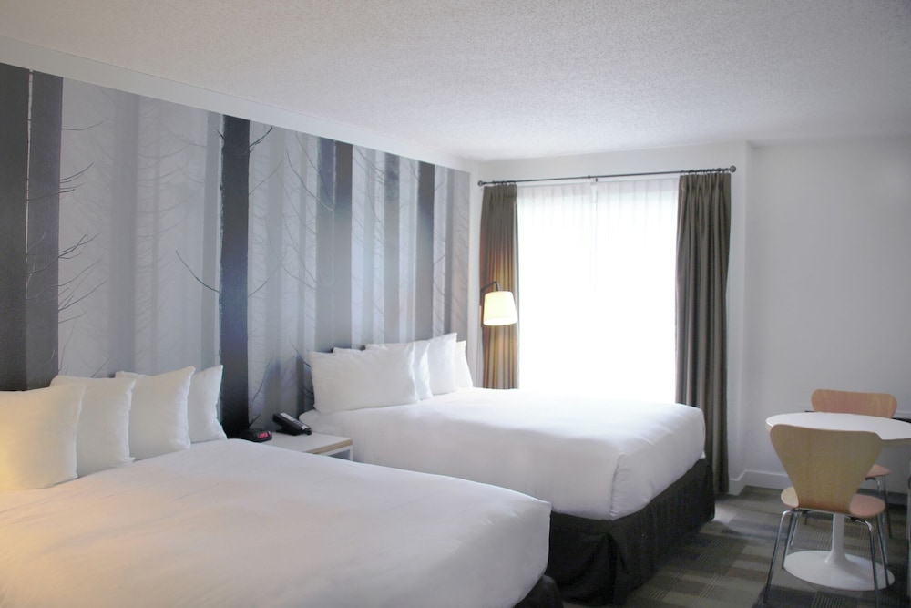 COAST, SUPERIOR, 2 QUEEN BEDS, PATIO