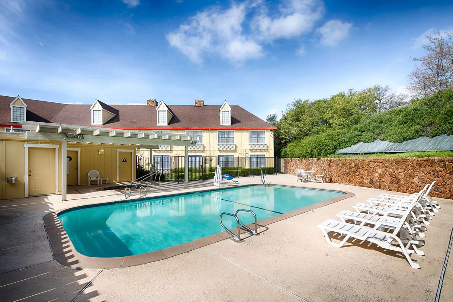 Red Lion Inn & Suites Auburn 10/36