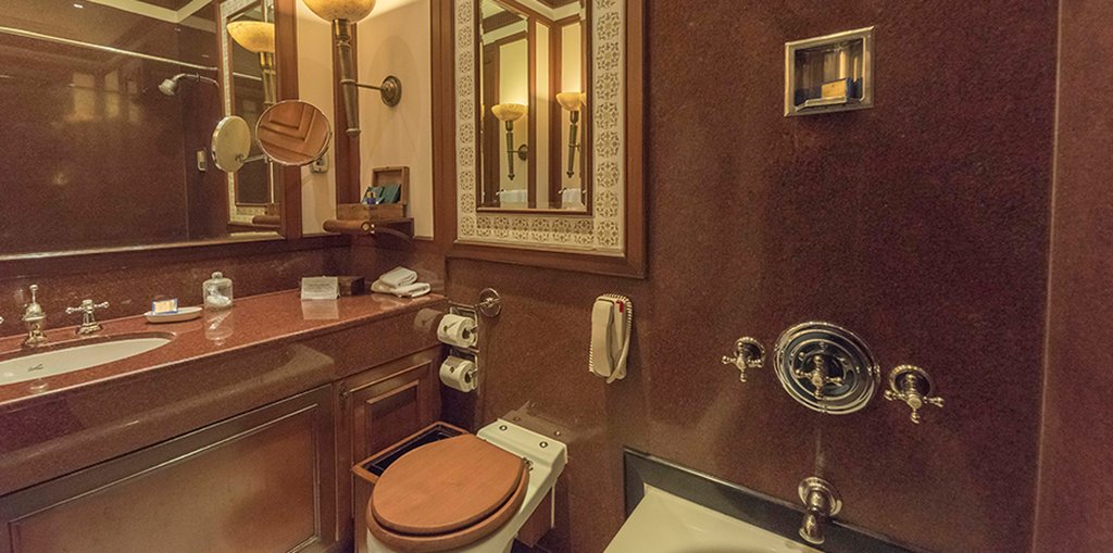 THE OBEROI GRAND 81/81