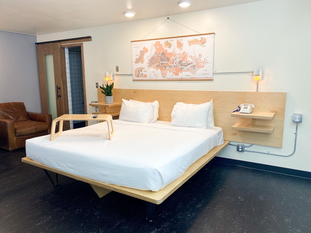 University Inn 37/63