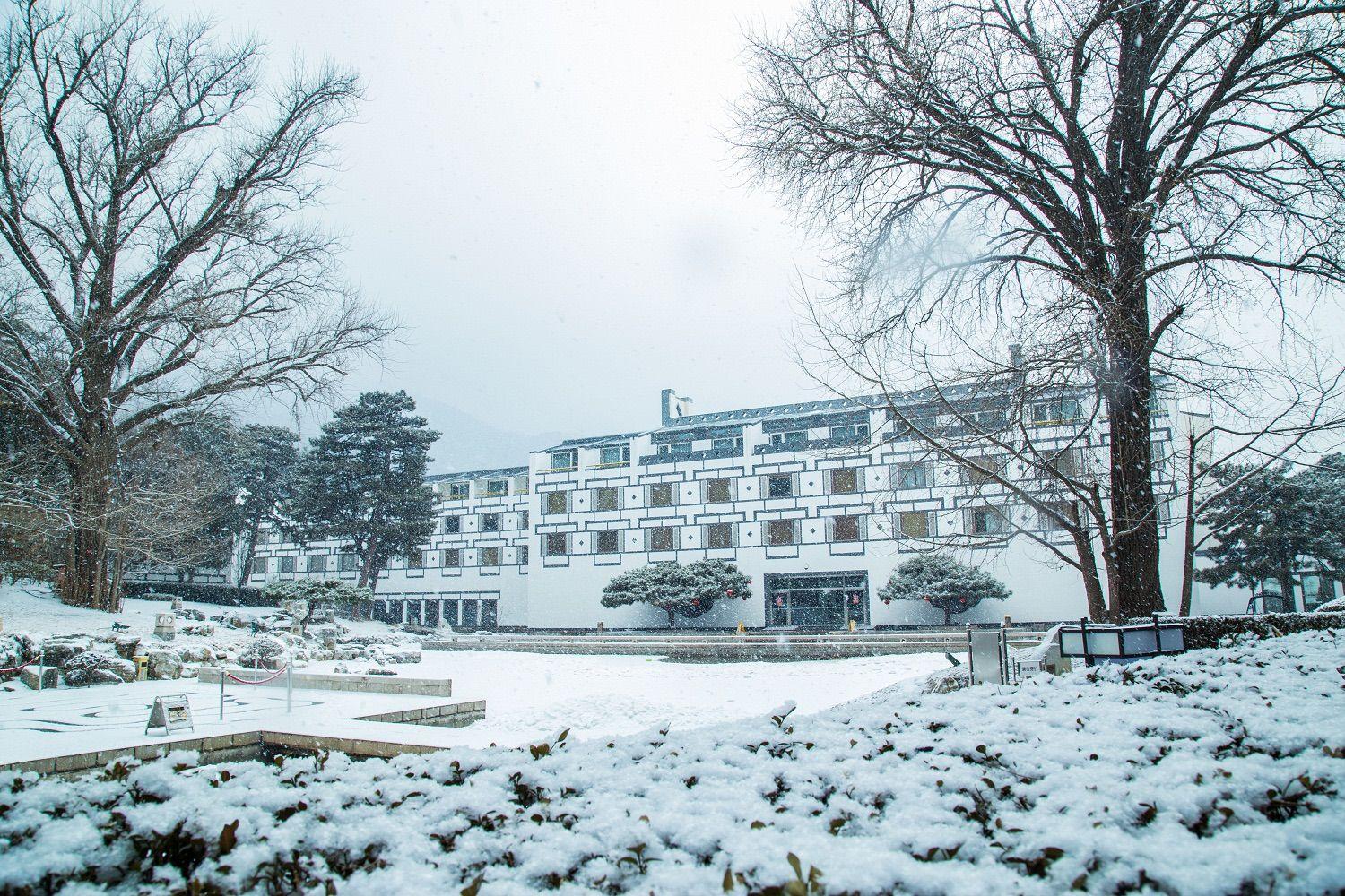 Fragrant Hill Hotel 6/60