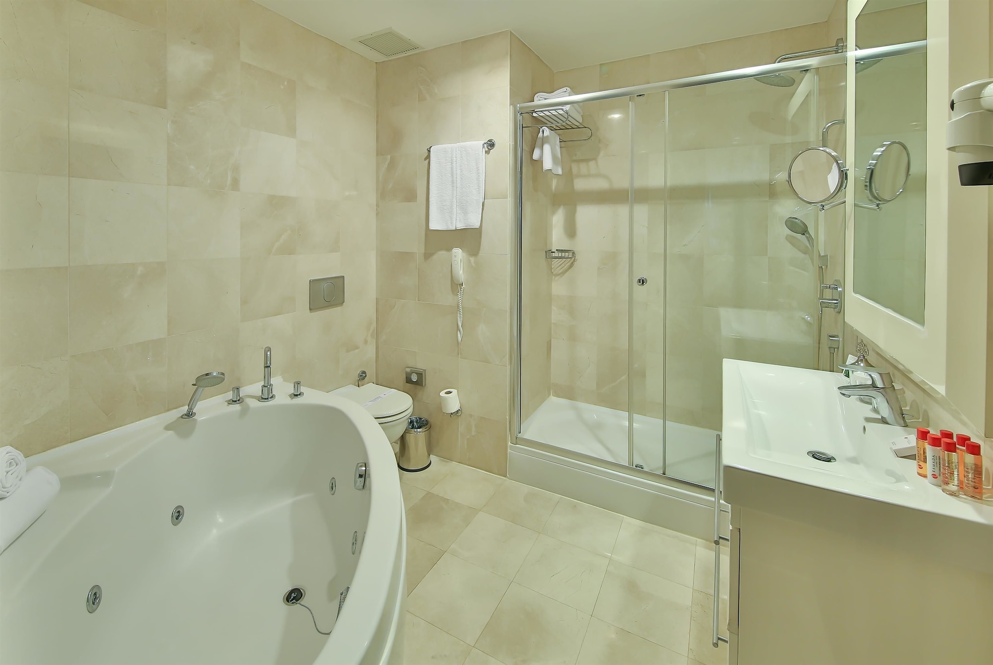 جناح بسرير كينج، Ramada By Wyndham Istanbul Taksim 7/8