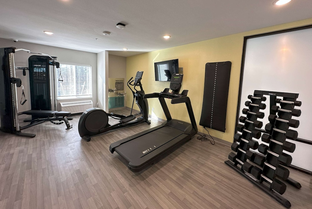 ECHO Suites Extended Stay by Wyndham Richmond West 37/49