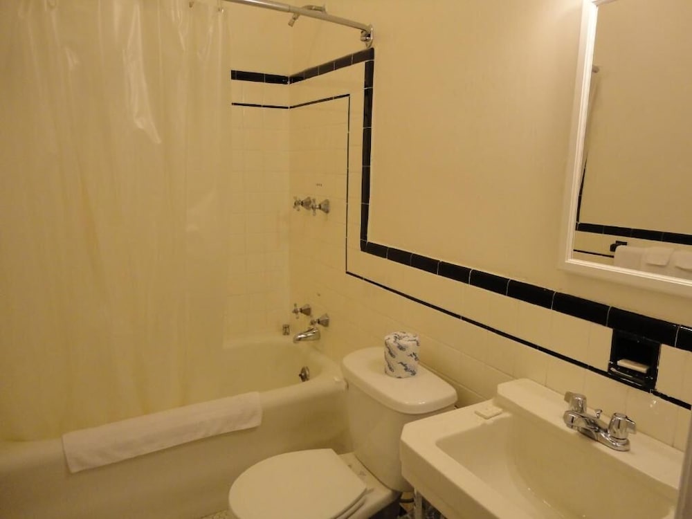Lenox Hotel and Suites 13/15