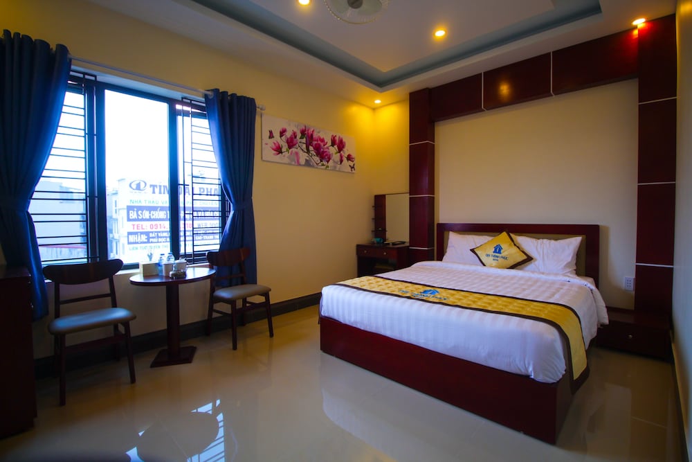ROOM, DOUBLE BED