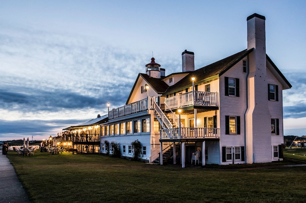 Lighthouse Inn 3/50