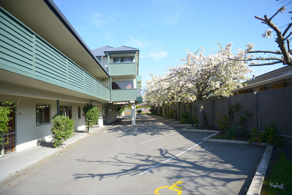 Central Park Motor Lodge 43/47
