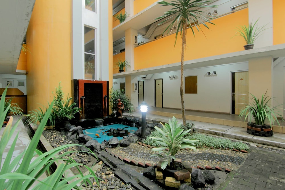 University Hotel 45/47