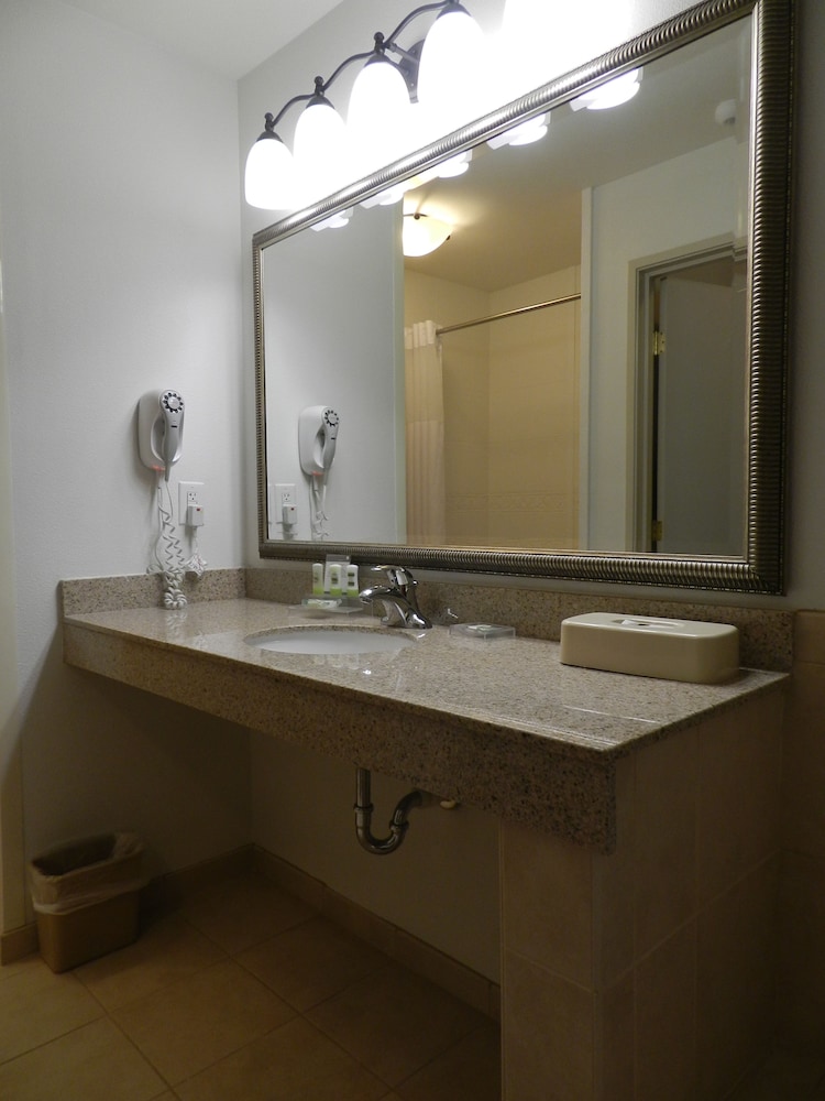 Country Inn & Suites by Radisson, Braselton, GA 13/33