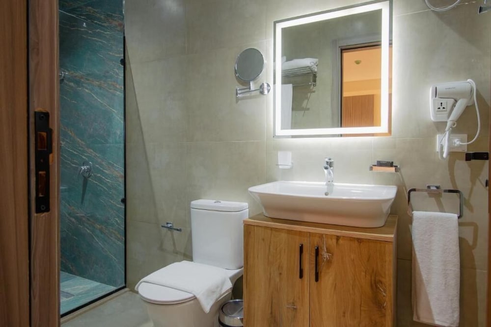 Junior Suite, King Bed, Pyramids View, Sofa
