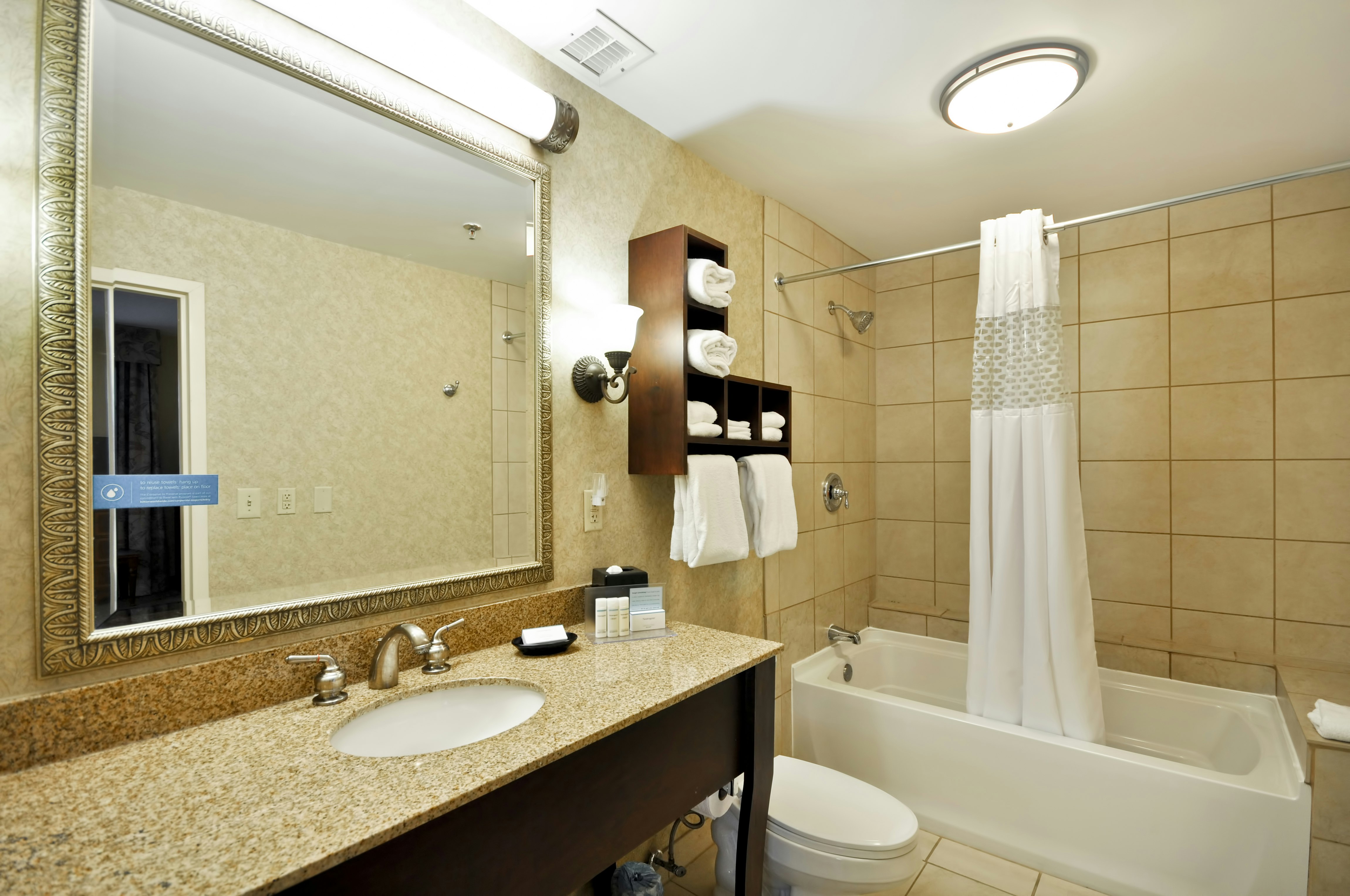 غرفة بسرير كوين، Hampton Inn Charleston Historic District 4/5