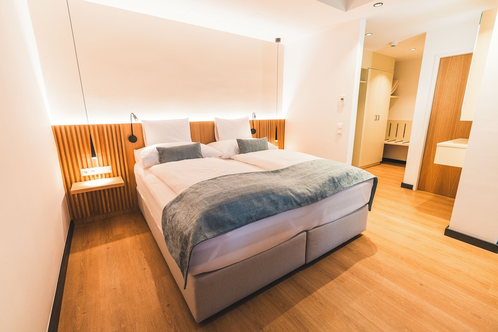2 Bedrooms, Family, Apartment, Queen and Twin Beds