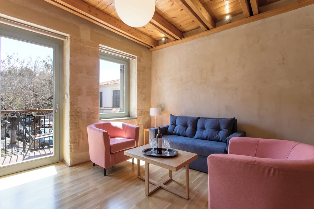 Polixenys Suites 29/46
