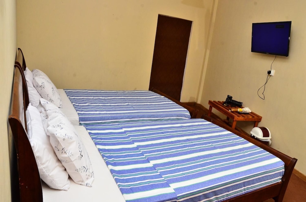 Deer Point Hotel Kandy 9/41