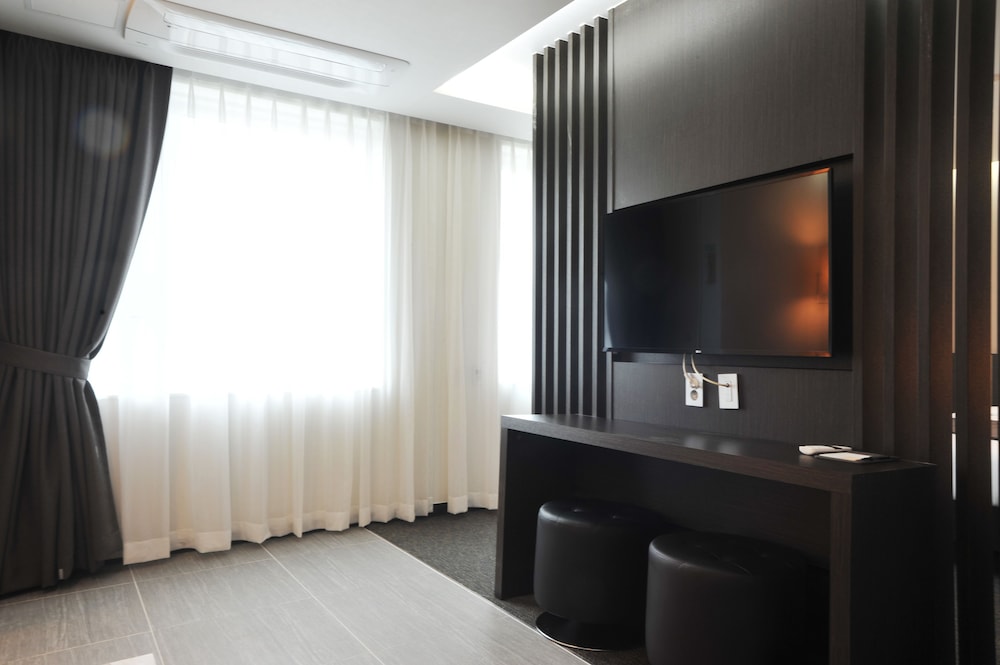 Yongin Central Co'op Hotel 34/44