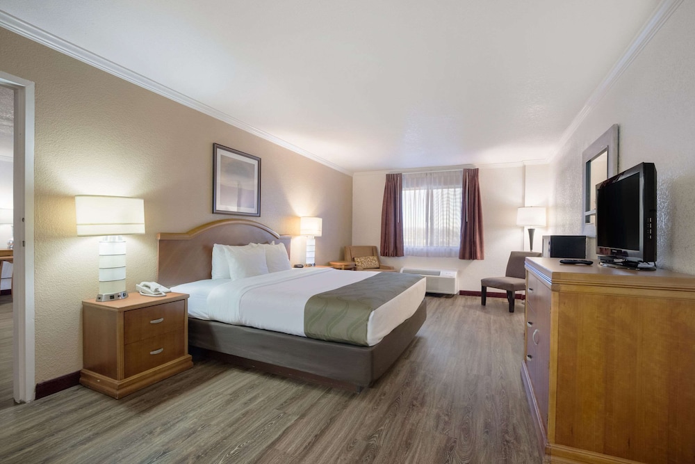 Quality Inn Suites Lake Havasu City 13/55