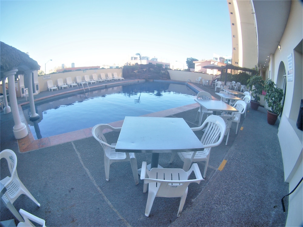 HOTEL HACIENDA MAZATLAN 57/64