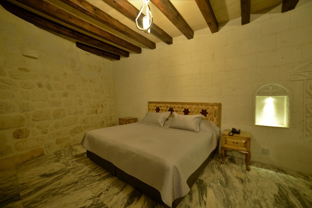 Crassus Cave Hotel 15/50