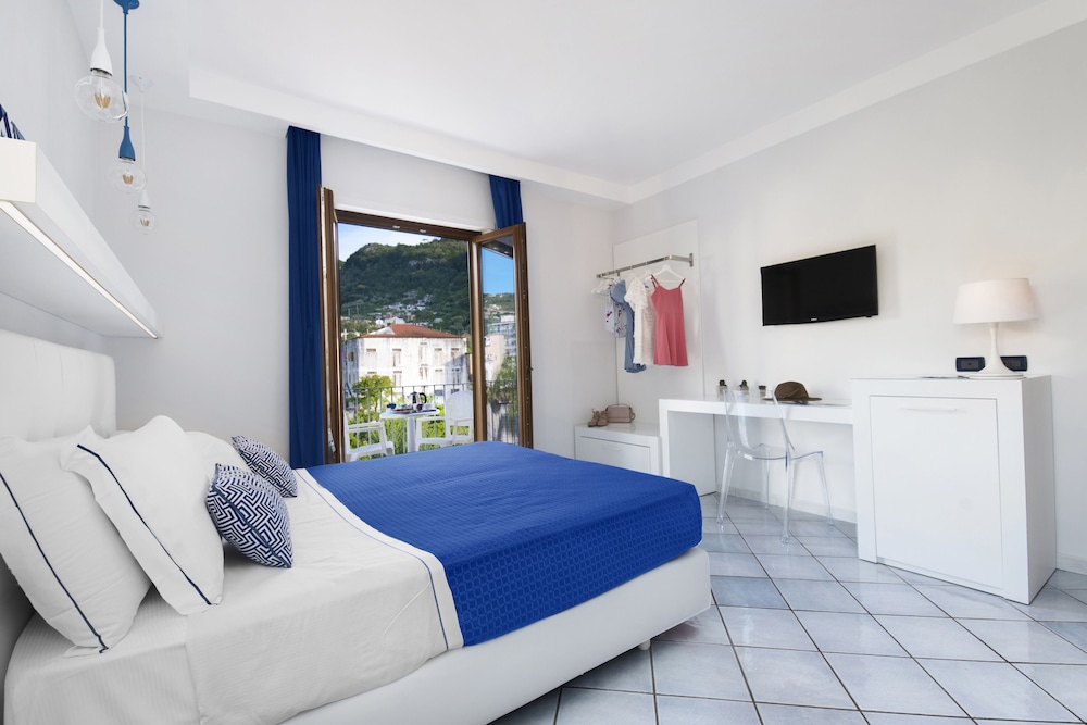 Room, Twin Beds, Leone 3/8