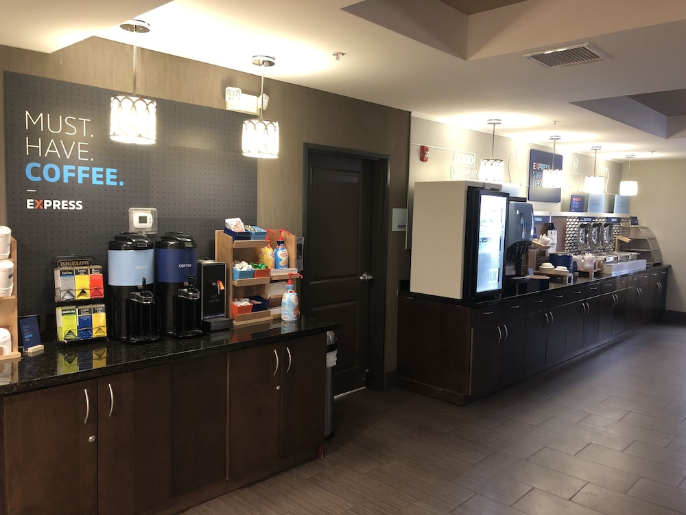 Holiday Inn Express Hastings — 8