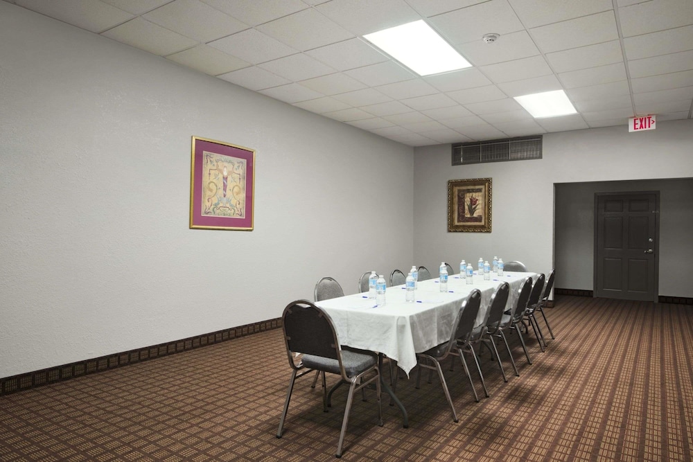Howard Johnson By Wyndham Winter Haven Fl 20/22