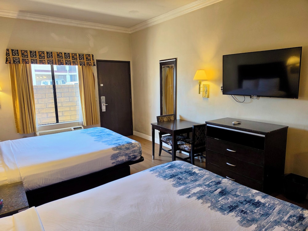 Castaic Inn Near Six Flags Magic Mountain 13/43
