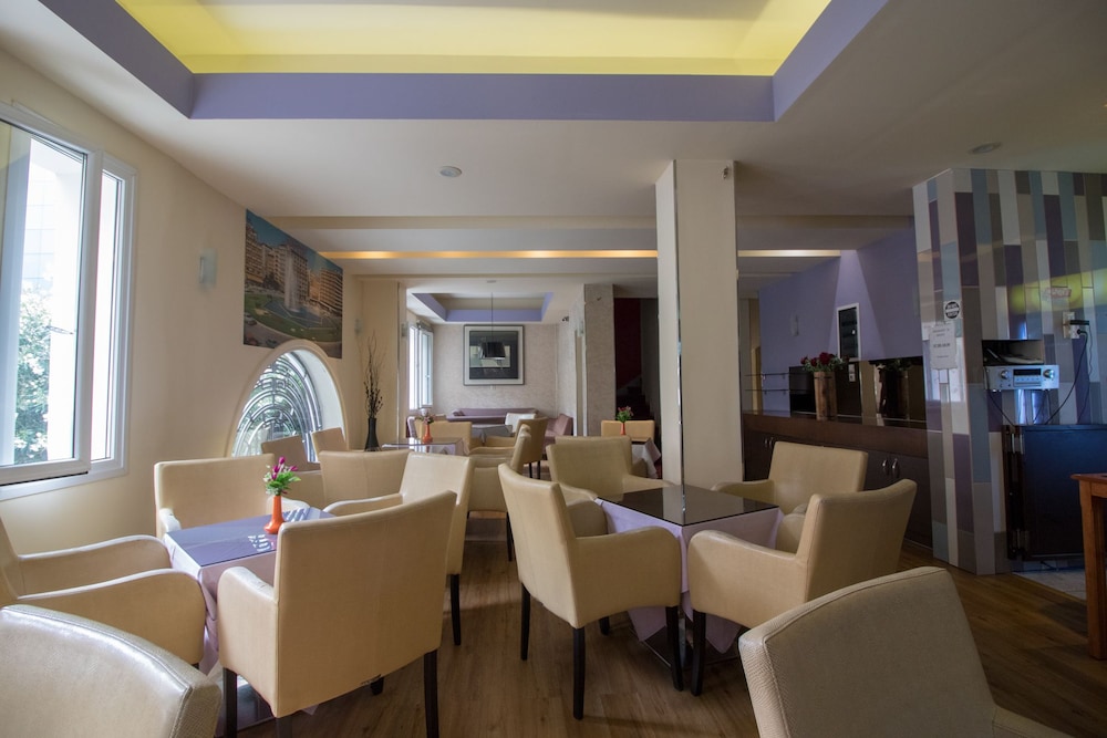 Cosmopolit Athens Hotel 33/42