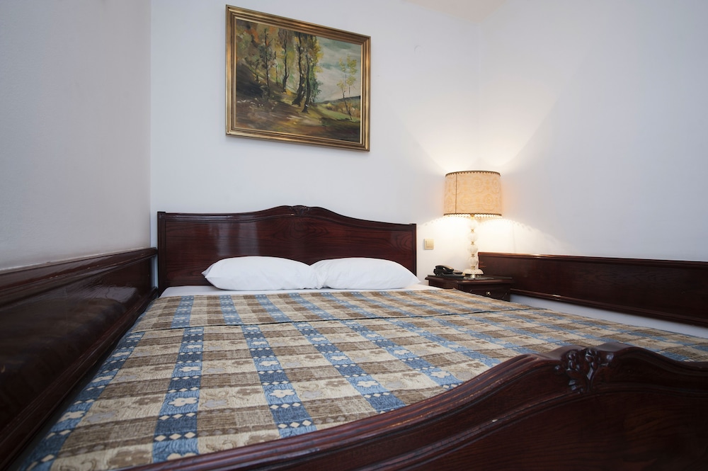 VILA LUX HOTEL 10/70