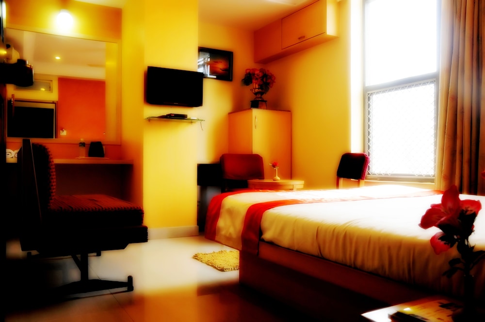 SUVARNA RESIDENCY 16/46