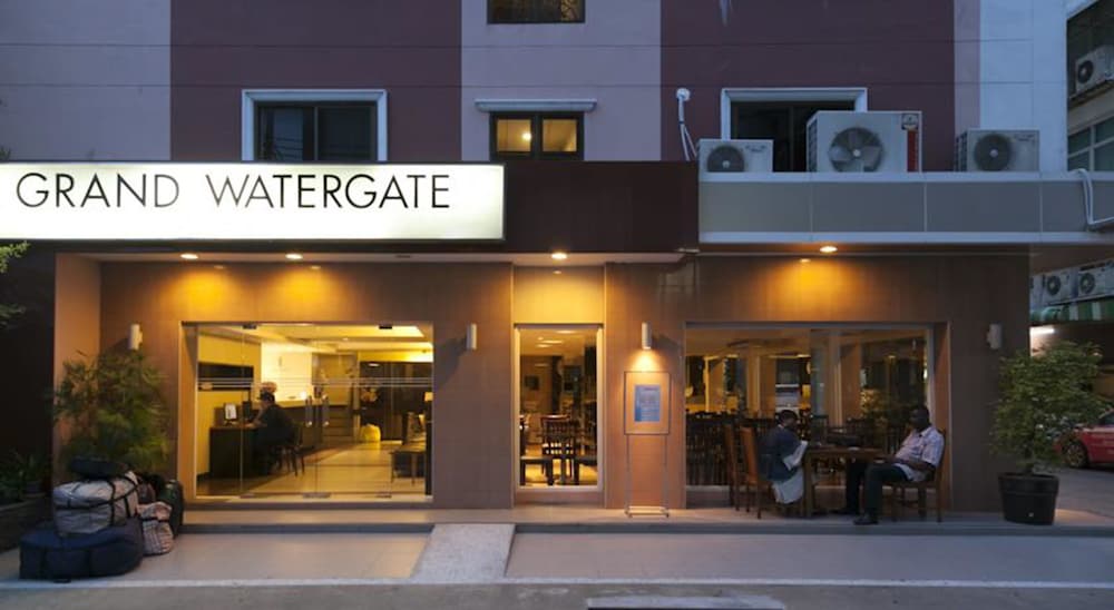 Grand Watergate Hotel 9/50
