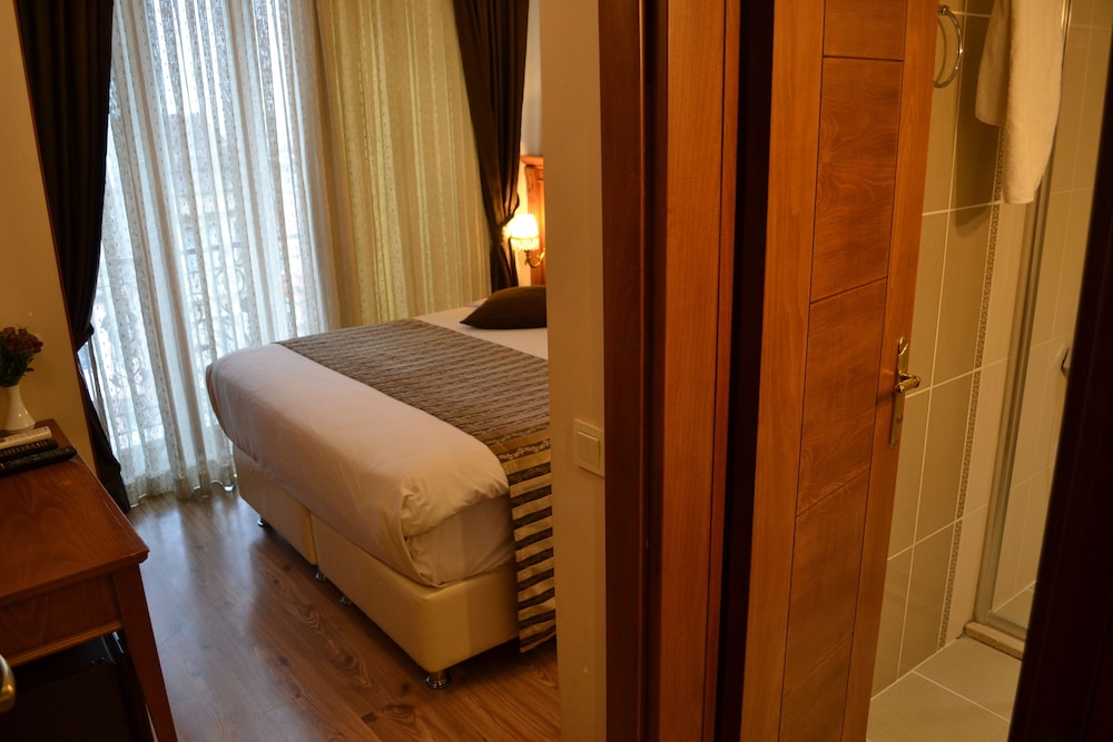 Seven Days Hotel 26/60