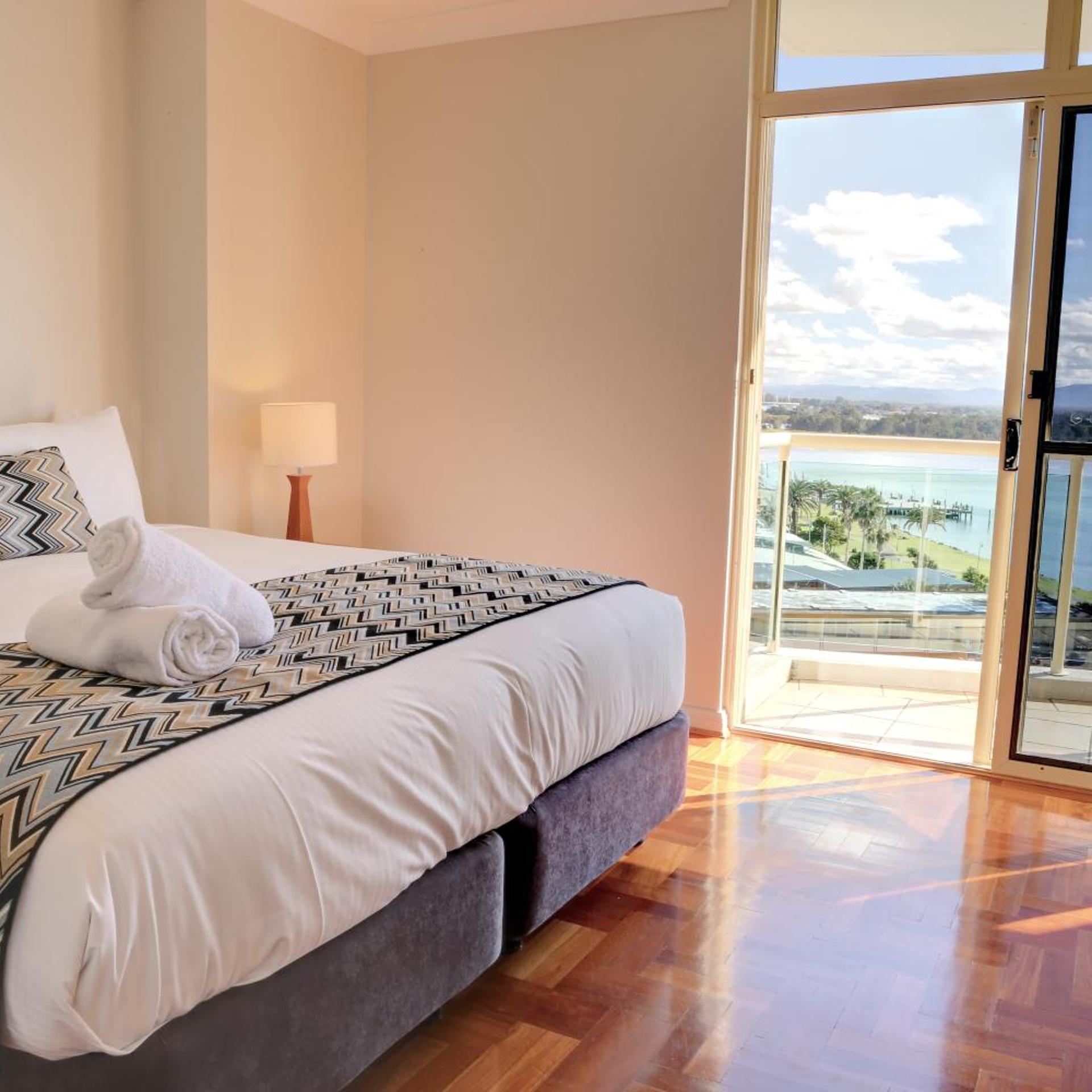 3 Bedrooms, Apartment, Water View