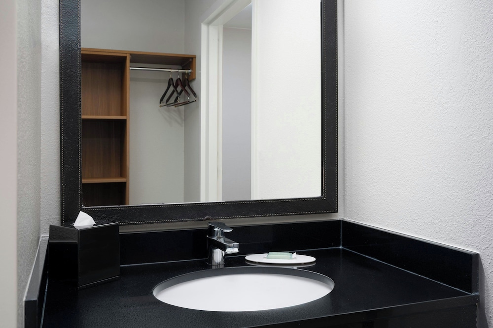 Fairfield Inn By Marriott Orlando Airport 45/47