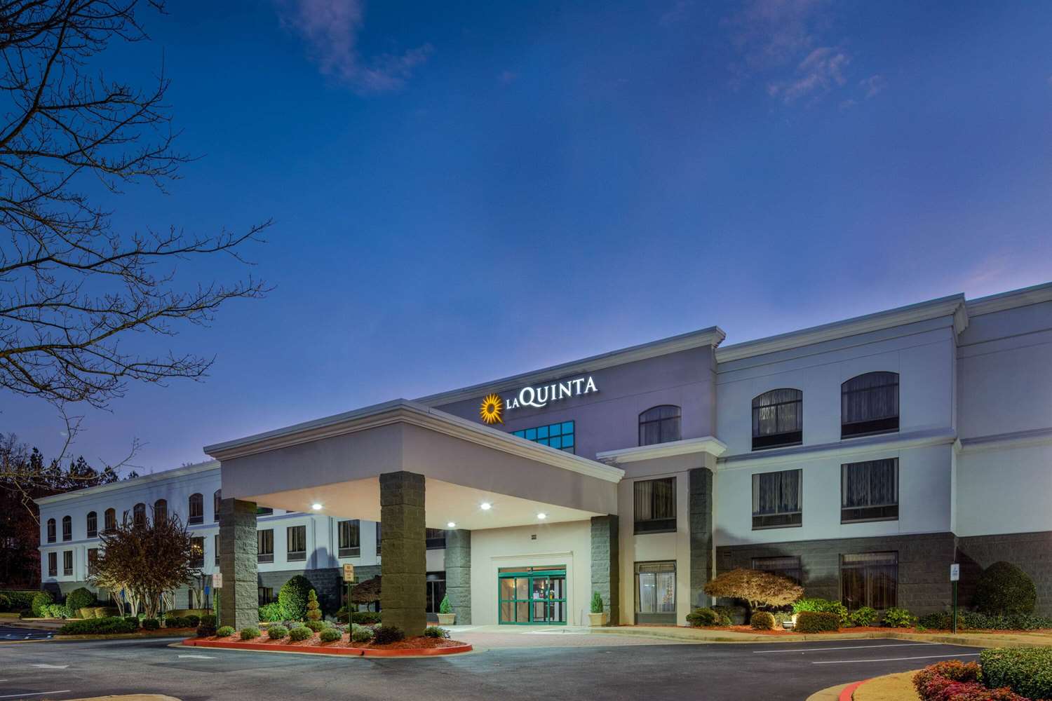La Quinta Inn and Suites by Wyndham Kennesaw 2/46