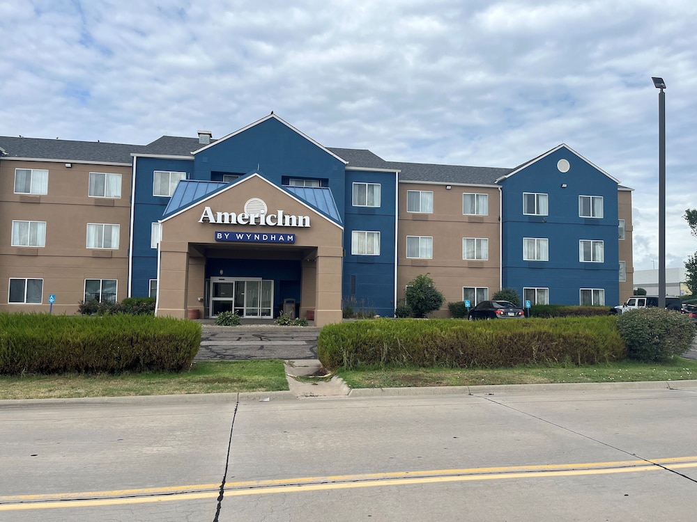 AmericInn by Wyndham Hays in HAYS - KS