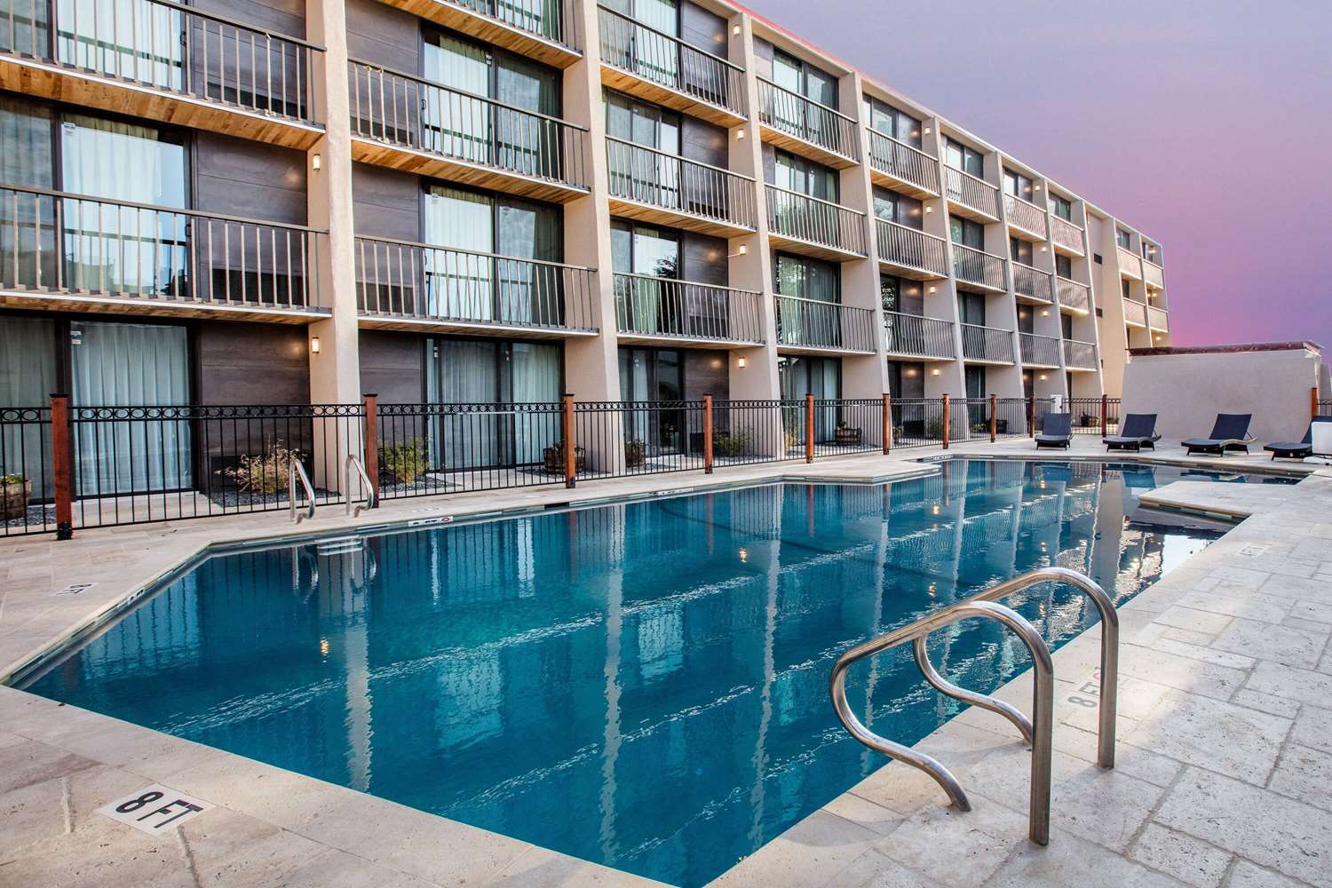 Ramada By Wyndham Austin South 6/52