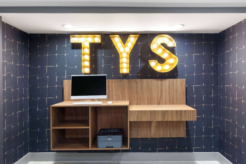 Hawthorn Extended Stay by Wyndham Knoxville 8/46