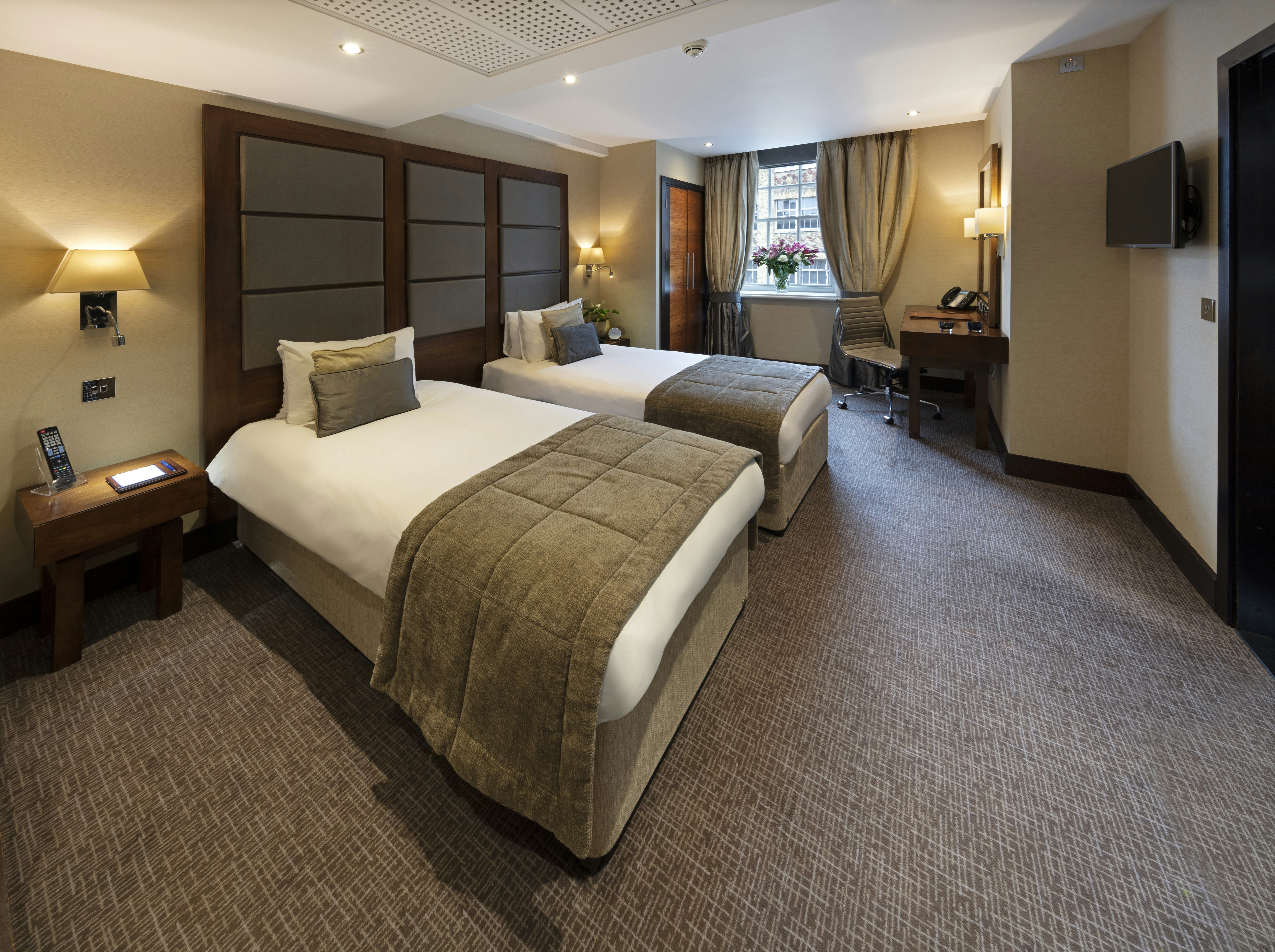 Wellington Hotel by Blue Orchid 14/22