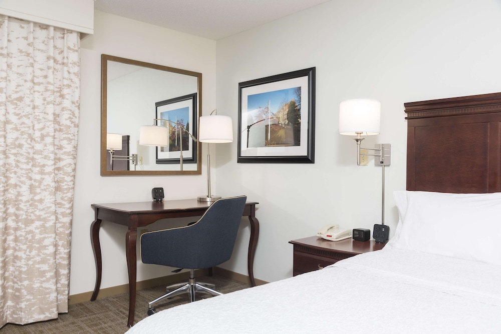 Hampton Inn East Lansing 16/45
